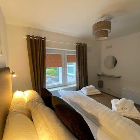 Location Location - Gorgeous 3 Bed Apartment In Киларни Екстериор снимка