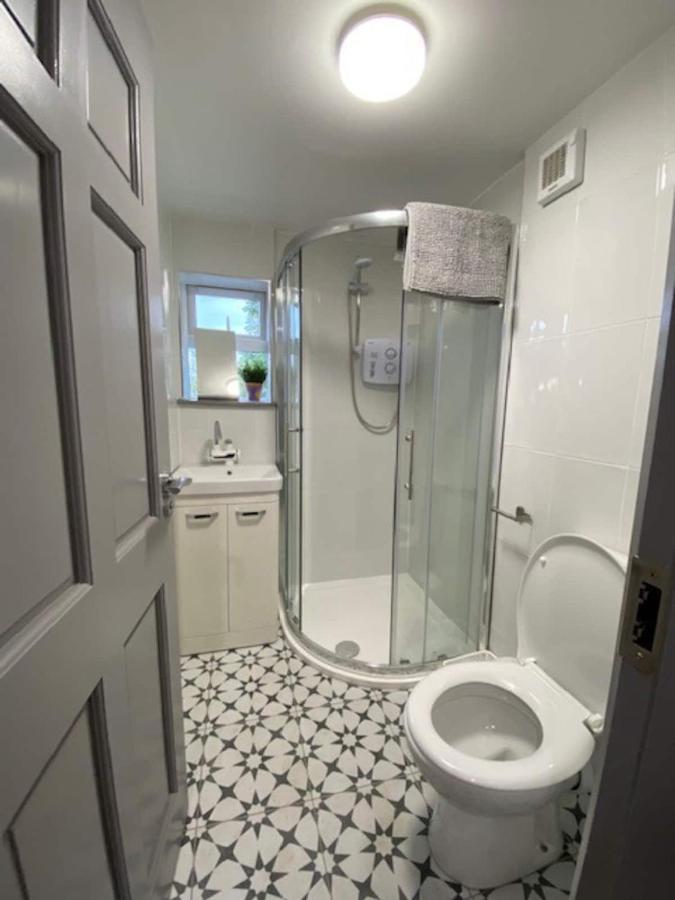 Location Location - Gorgeous 3 Bed Apartment In Киларни Екстериор снимка
