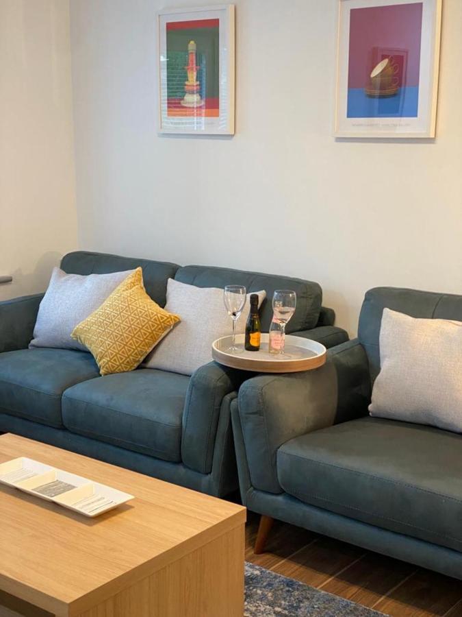Location Location - Gorgeous 3 Bed Apartment In Киларни Екстериор снимка
