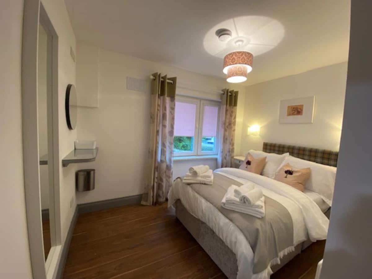 Location Location - Gorgeous 3 Bed Apartment In Киларни Екстериор снимка