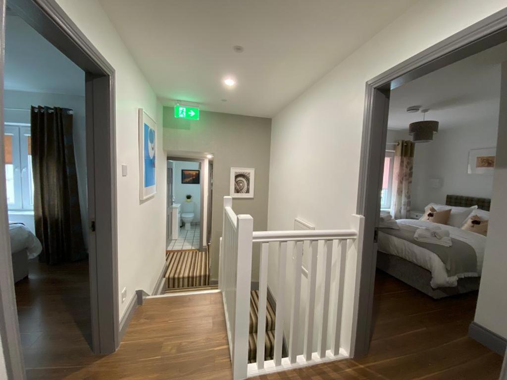 Location Location - Gorgeous 3 Bed Apartment In Киларни Екстериор снимка